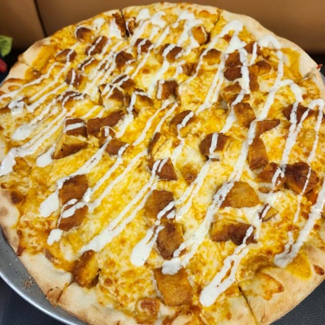 Buffalo Chicken Pizza Small 12" Hand Tossed.