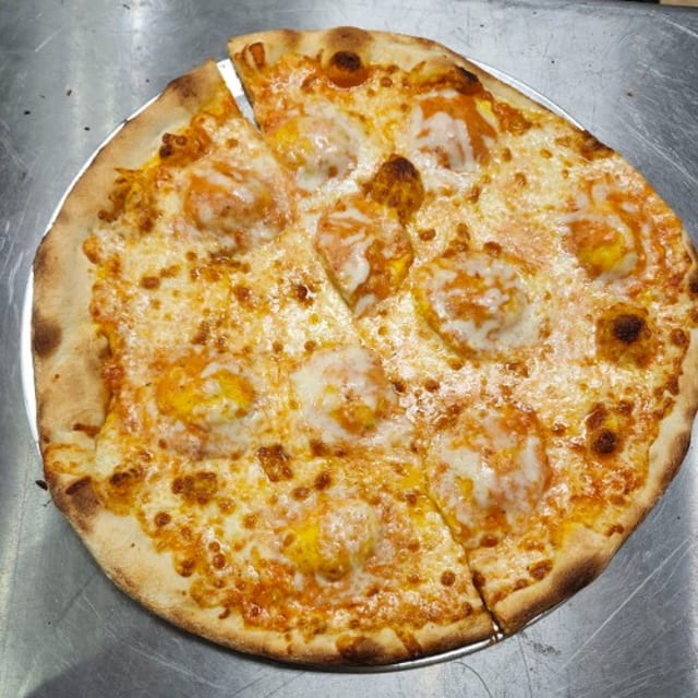 Ravioli Ala Vodka Pizza 16" Hand Tossed.