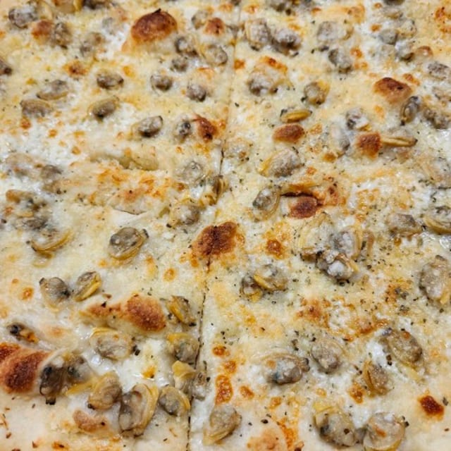 White Clam Pizza 16" Hand Tossed.